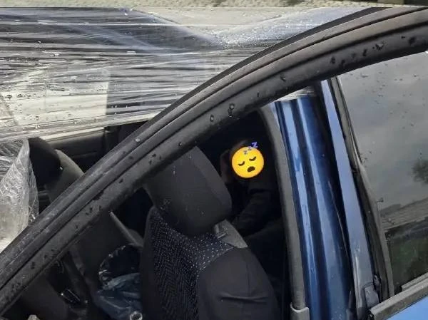 🚗 На Складочной разбитая машина стала ночлегом
