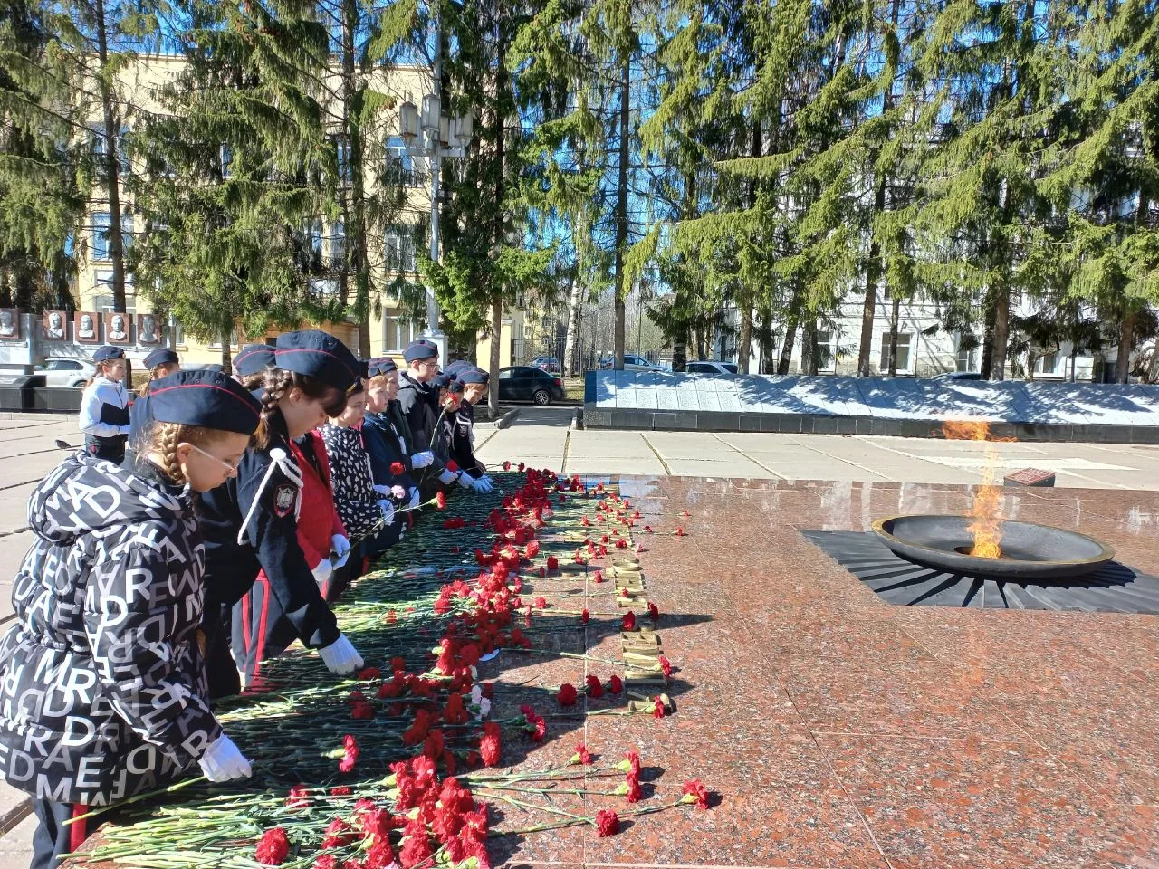 🕊В преддверии великого праздника – Дня Победы – ученики 1а, 1д, 4ж, 5д, 5к классов нашей школы приня