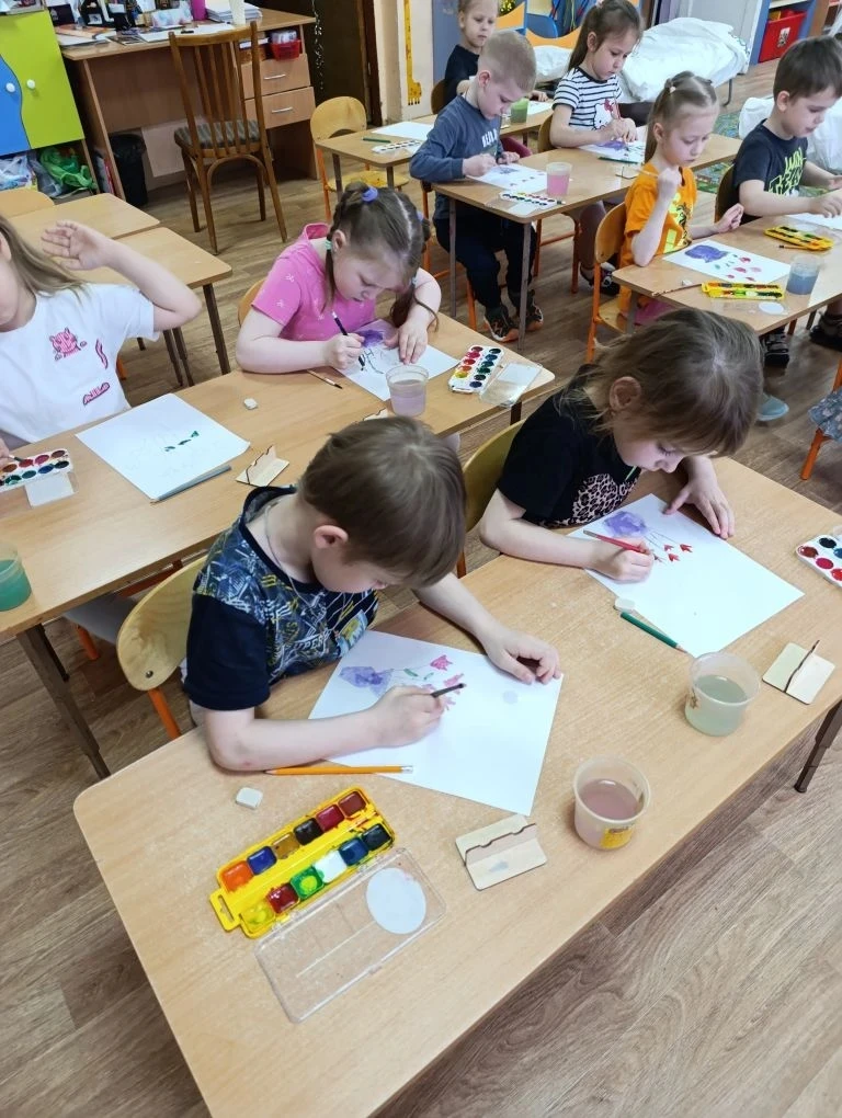 🎨Наши ребята с большим старанием и любовью создавали подарки для самых дорогих — мам! ...