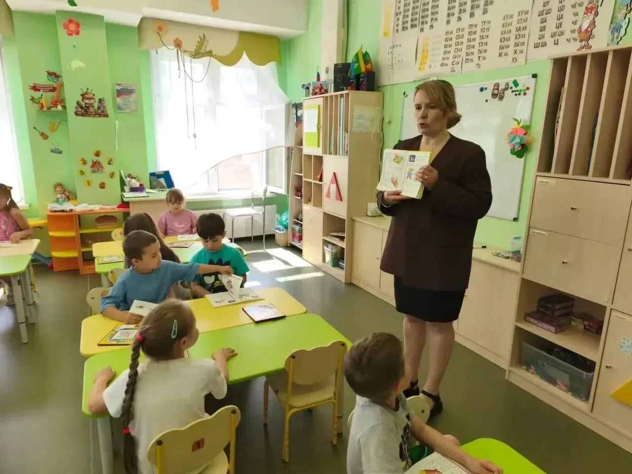 Мы уже почти первоклашки! 

Друзья, кто сказал, что в 5-6 лет учиться скучно? Это не про нас!
В этом