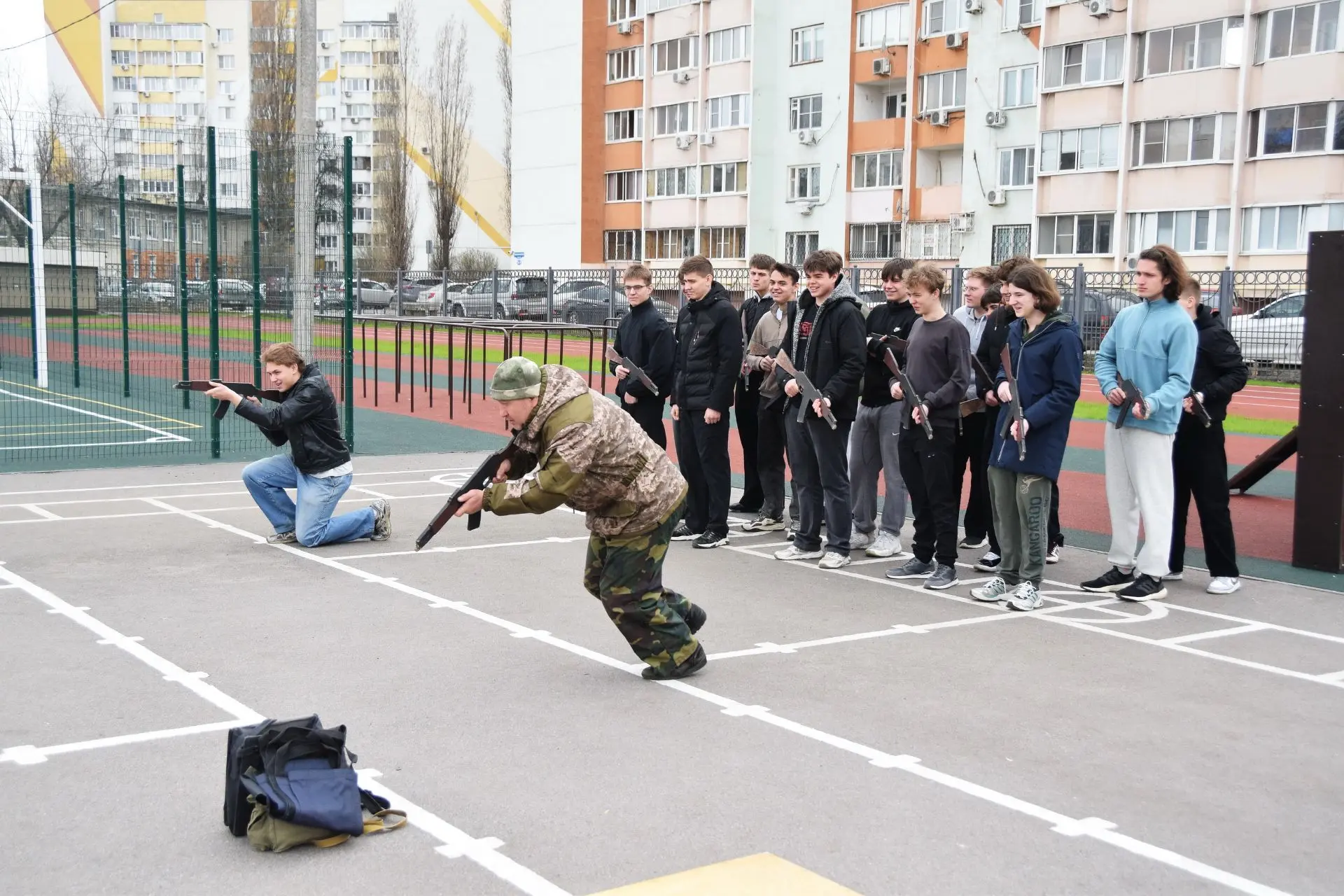 Когда преподаватель видит огонек в глазах курсантов, то он готов заниматься с ними даже...