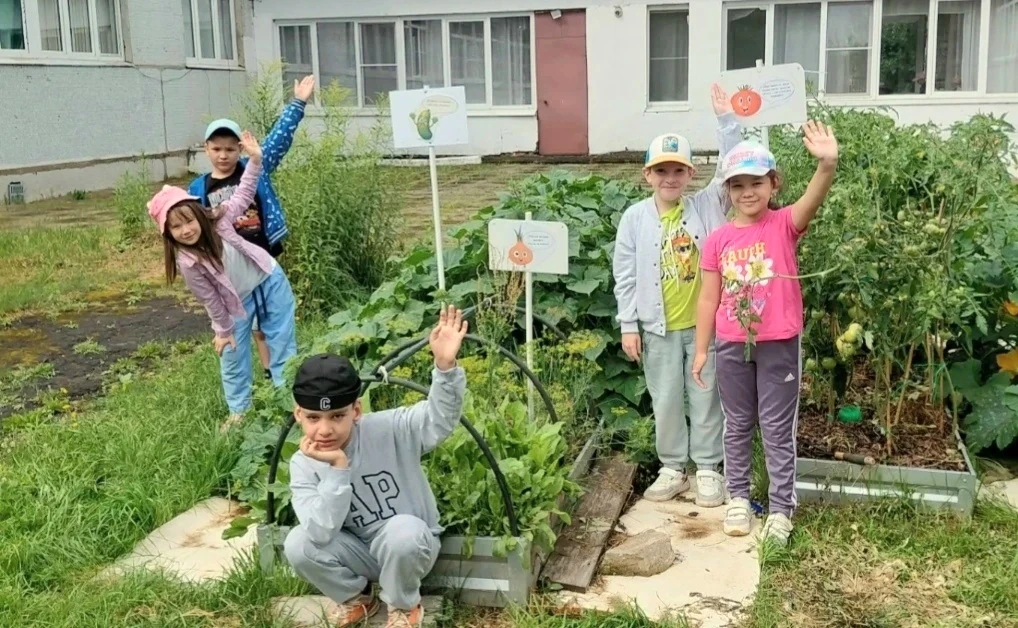 🧑‍🌾Маленькие агрономы

В #ДО_Родничок на самом солнечном месте появился свой маленький огород. Это