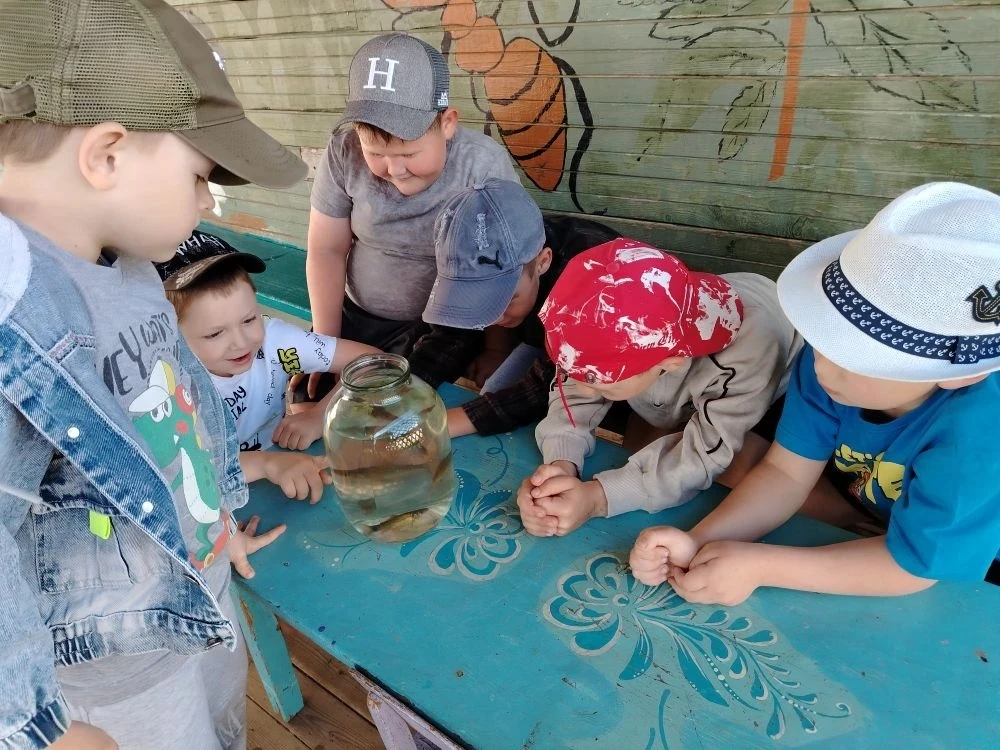 🐠 Наблюдаем за рыбками: польза для малышей 🐠

Наблюдение за подводными обитателями не только успок