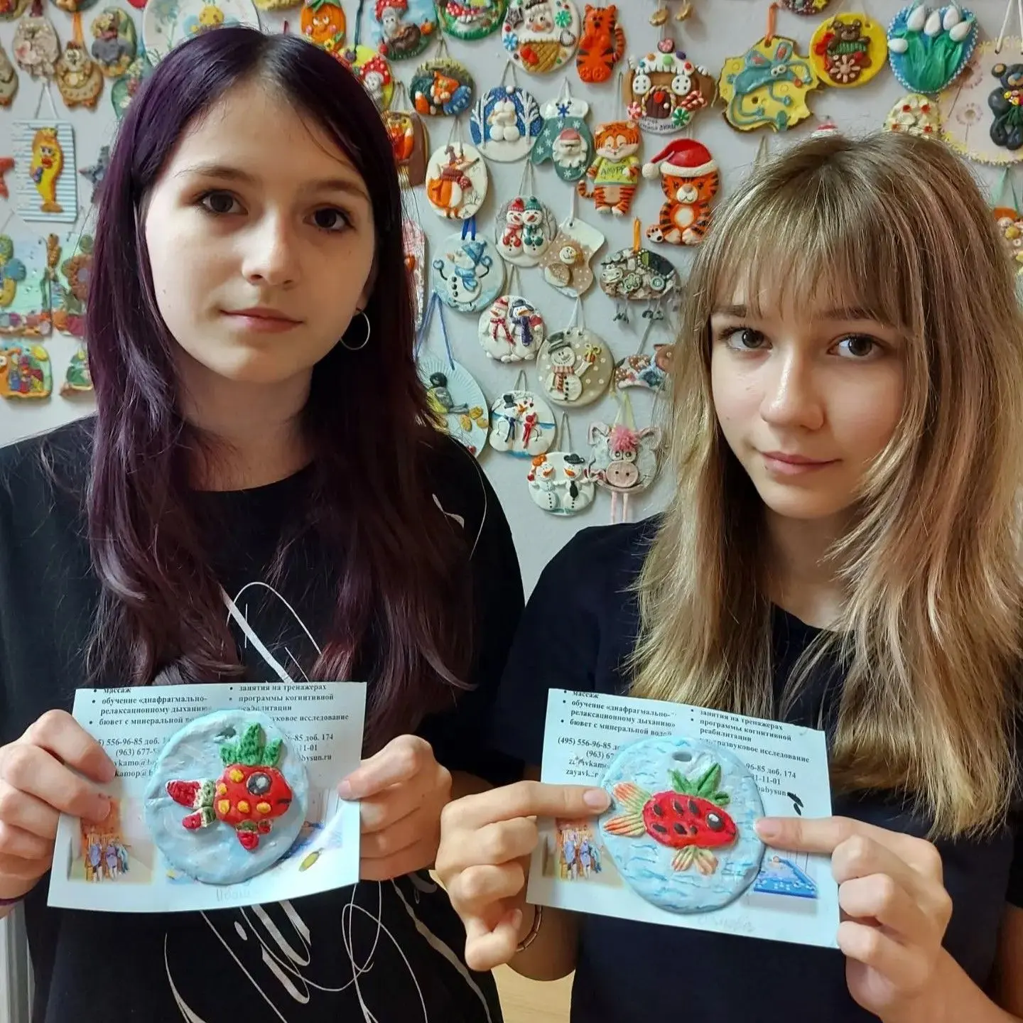 Рыбка 🐟 или клубника 🍓?
 
На самом деле это - клубничная рыбка)) Такую необычную поделку создали р