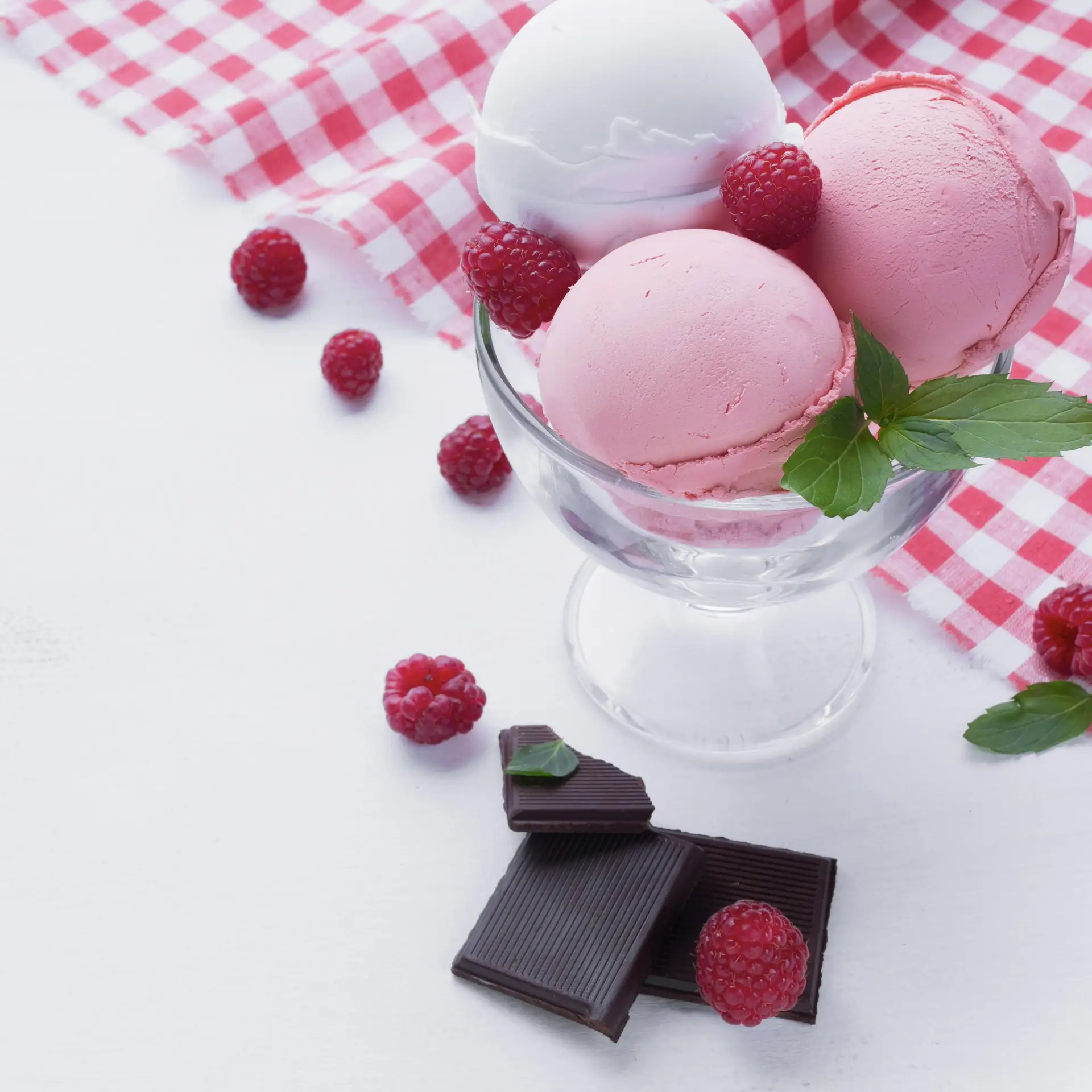А что вы знаете о мороженом? 🍦

Лето — время мороженого! Кажется, мы знаем про него всё: сладкое, х