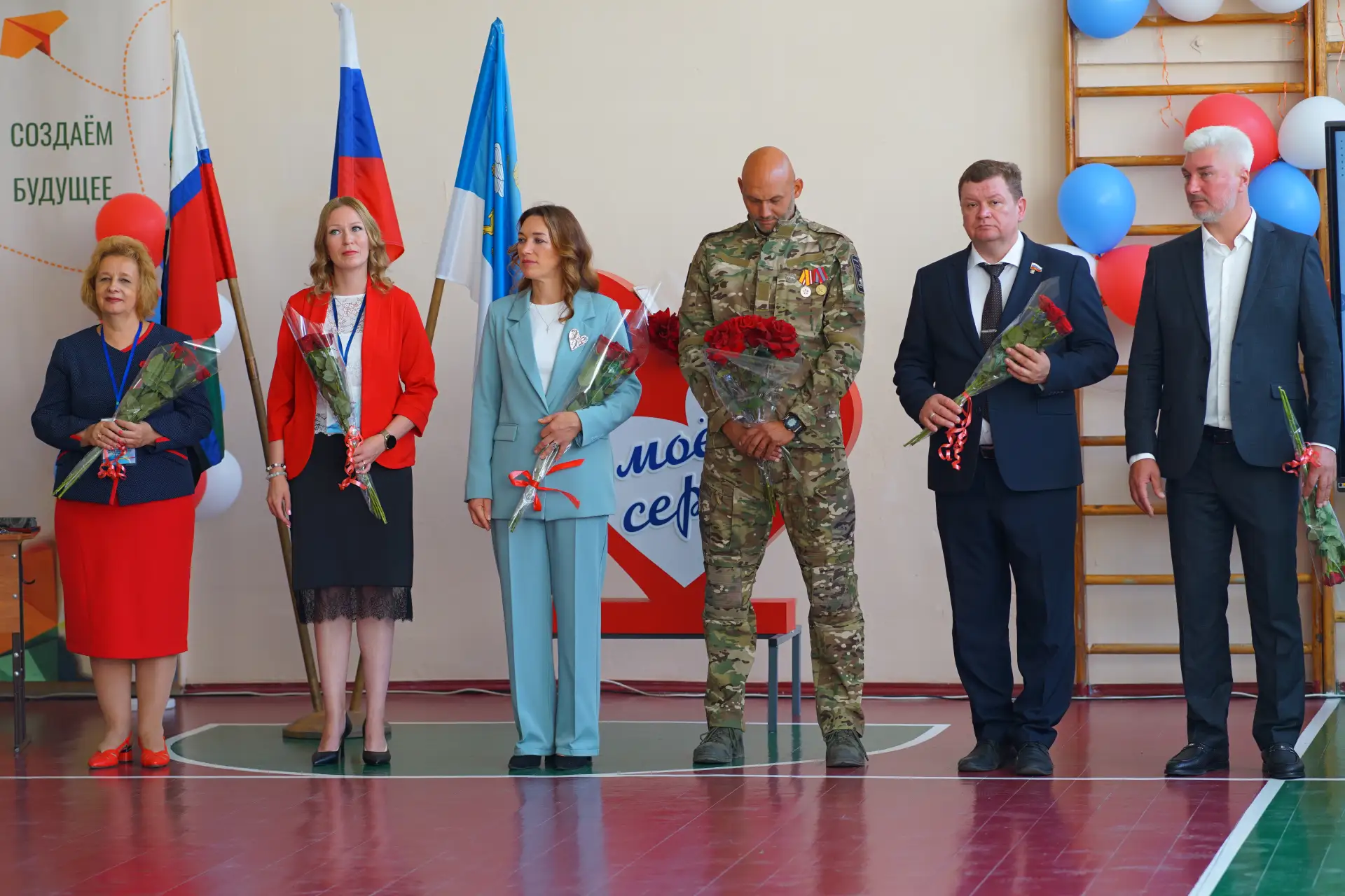 🍁Сегодня школа превратилась в настоящий калейдоскоп улыбок, цветов и осеннего солнца! ...