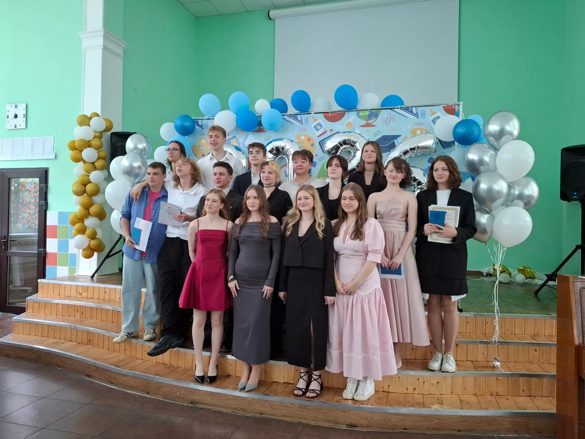 Вчера был особенный день для нашей школы! Мы с гордостью поздравляем наших выпускников 11 класса с в