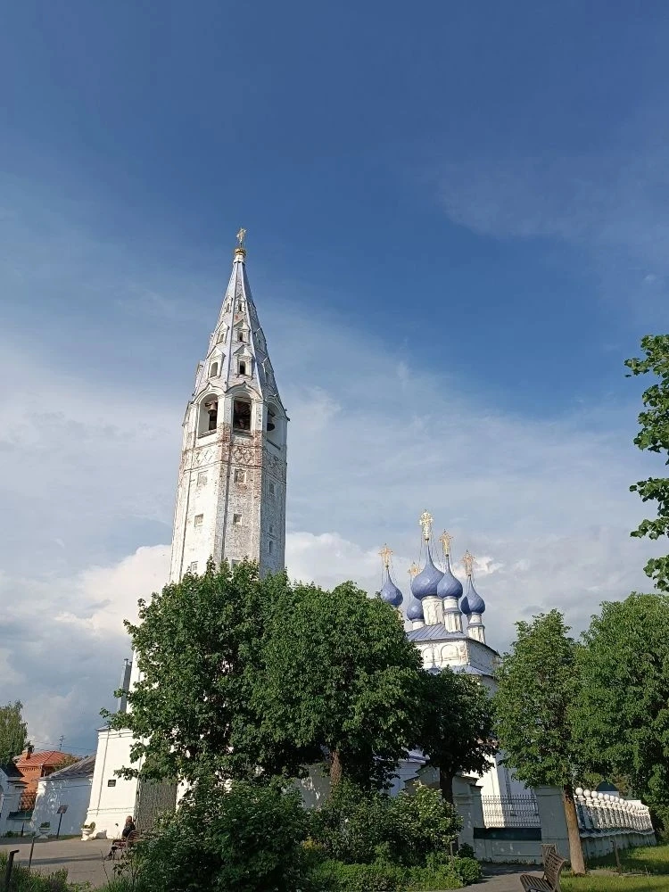 Синь небес, мощь крестов,