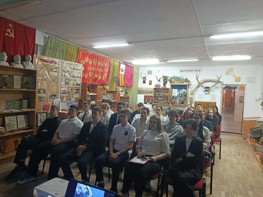 Сегодня в школьном музее прошел урок мужества, приуроченный к 37-й годовщине вывода советских войск 