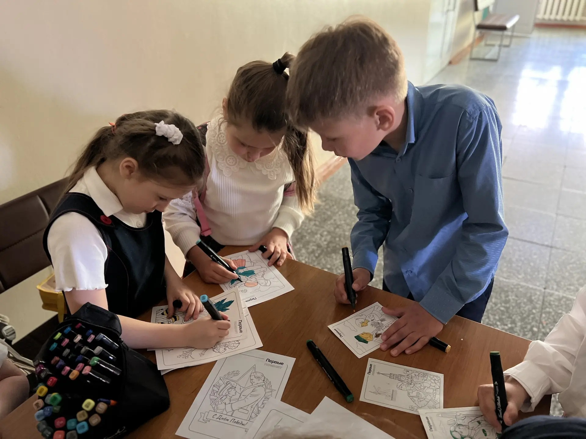 9 МАЯ — ЭТО НАША ПАМЯТЬ 🕊  ✏️ Сегодня в нашей школе на переменах прошла акция раскраски «Символы Поб