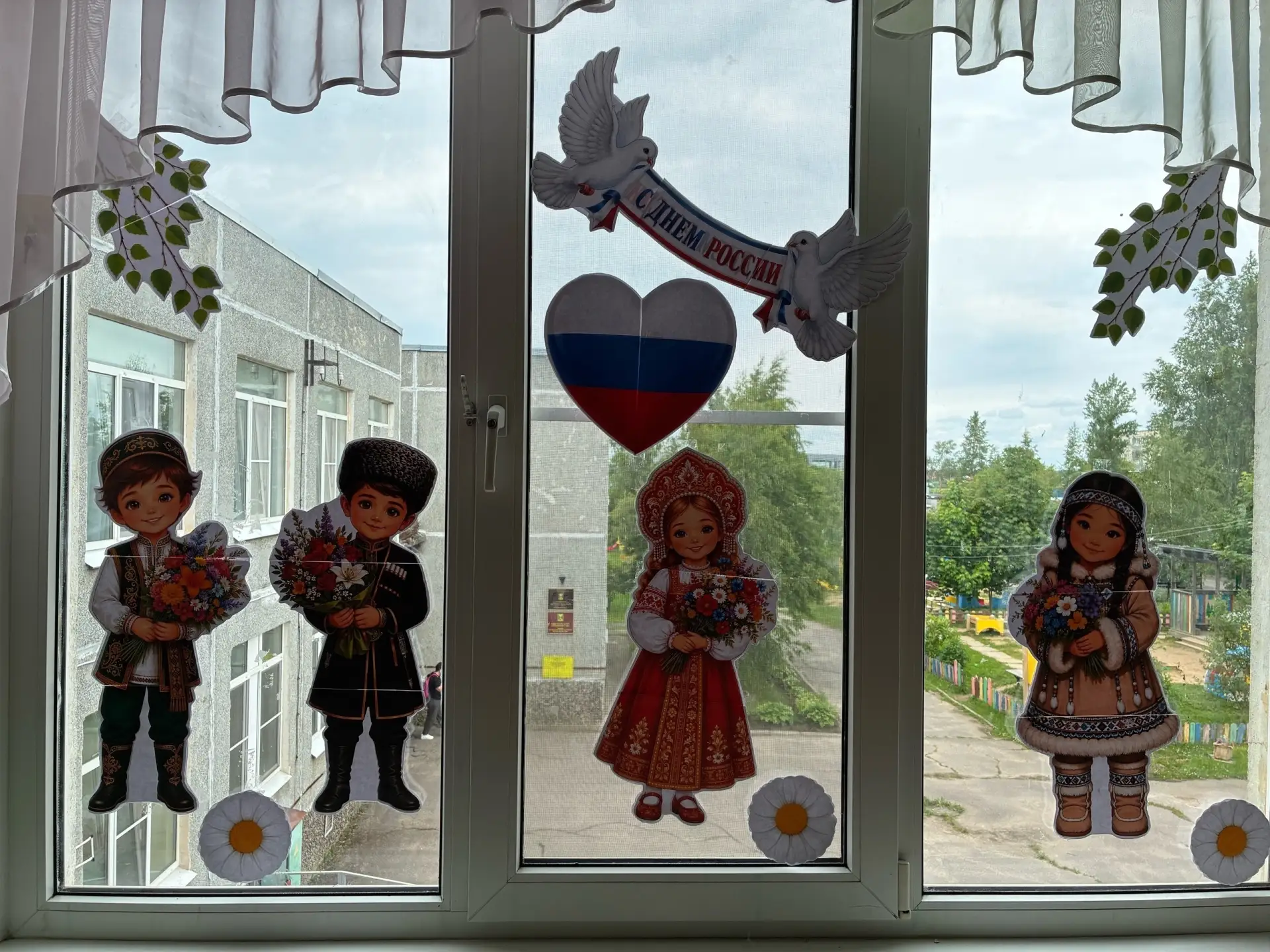 Ежегодно 12 июня в нашей стране отмечается государственный праздник- День России. Этот ...