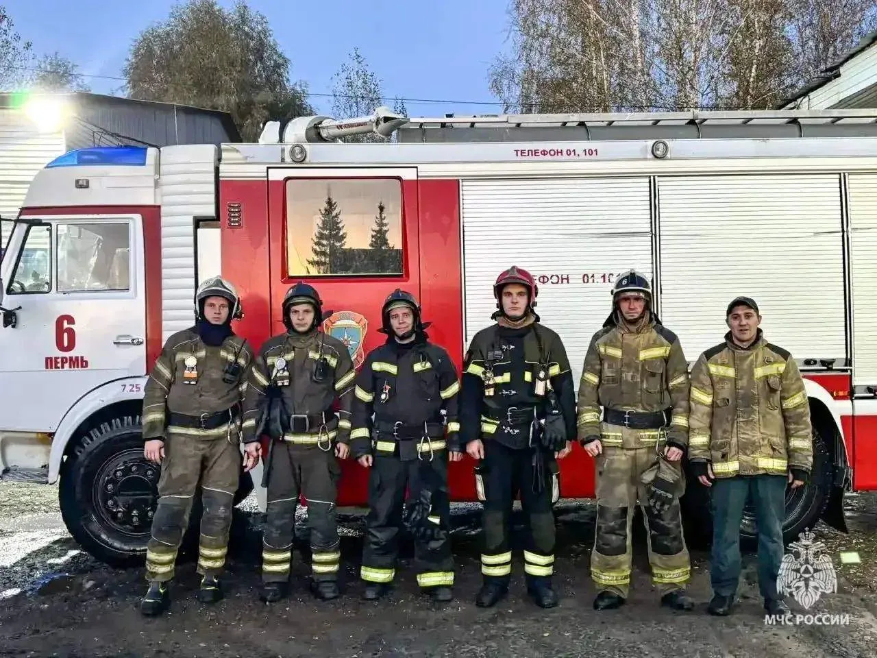При пожаре в Закамске спасли восемь человек