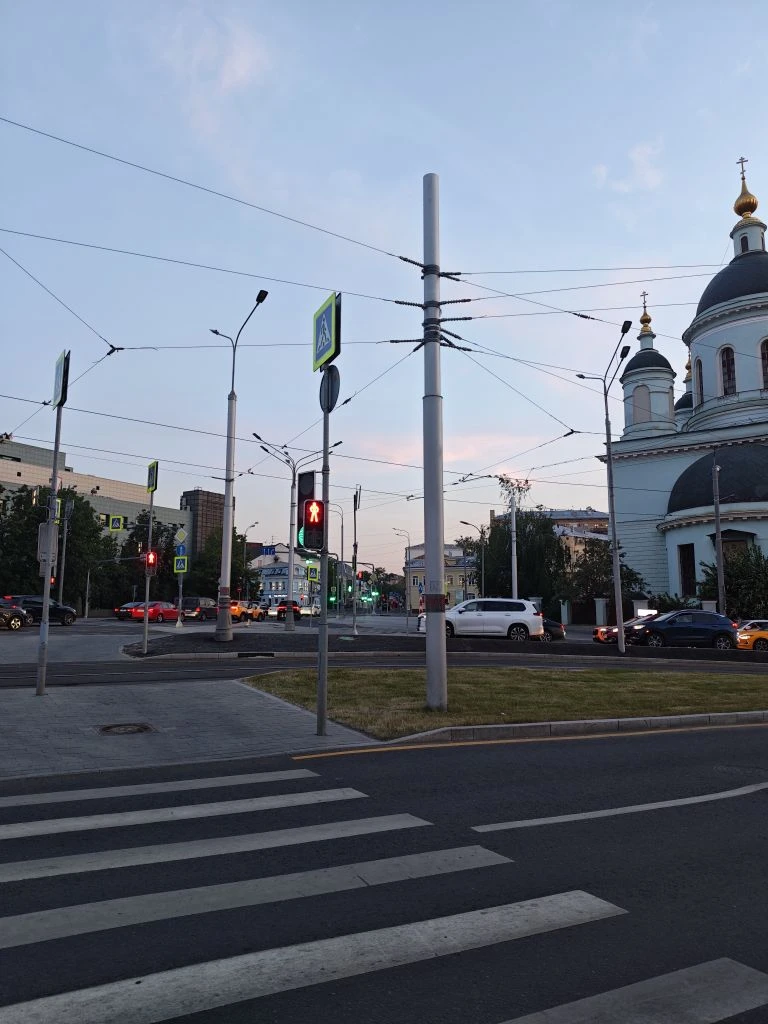 Лето в Москве прекрасно!
Даже захотелось дойти домой пешком 40 минут с тренировки.
А завтра всё, дож