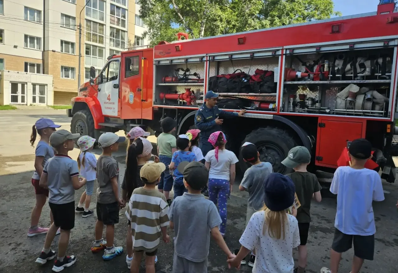 🚨Экскурсия в пожарную часть старшей группы🚒

🚒Детей познакомили с профессией пожарного, с правила