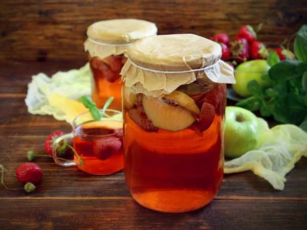 КОМПОТ ИЗ КЛУБНИКИ И ЯБЛОК

Ингредиенты:
Яблоки
Клубника
Сахар
Лимонная кислота
Вода

Клубнику переб