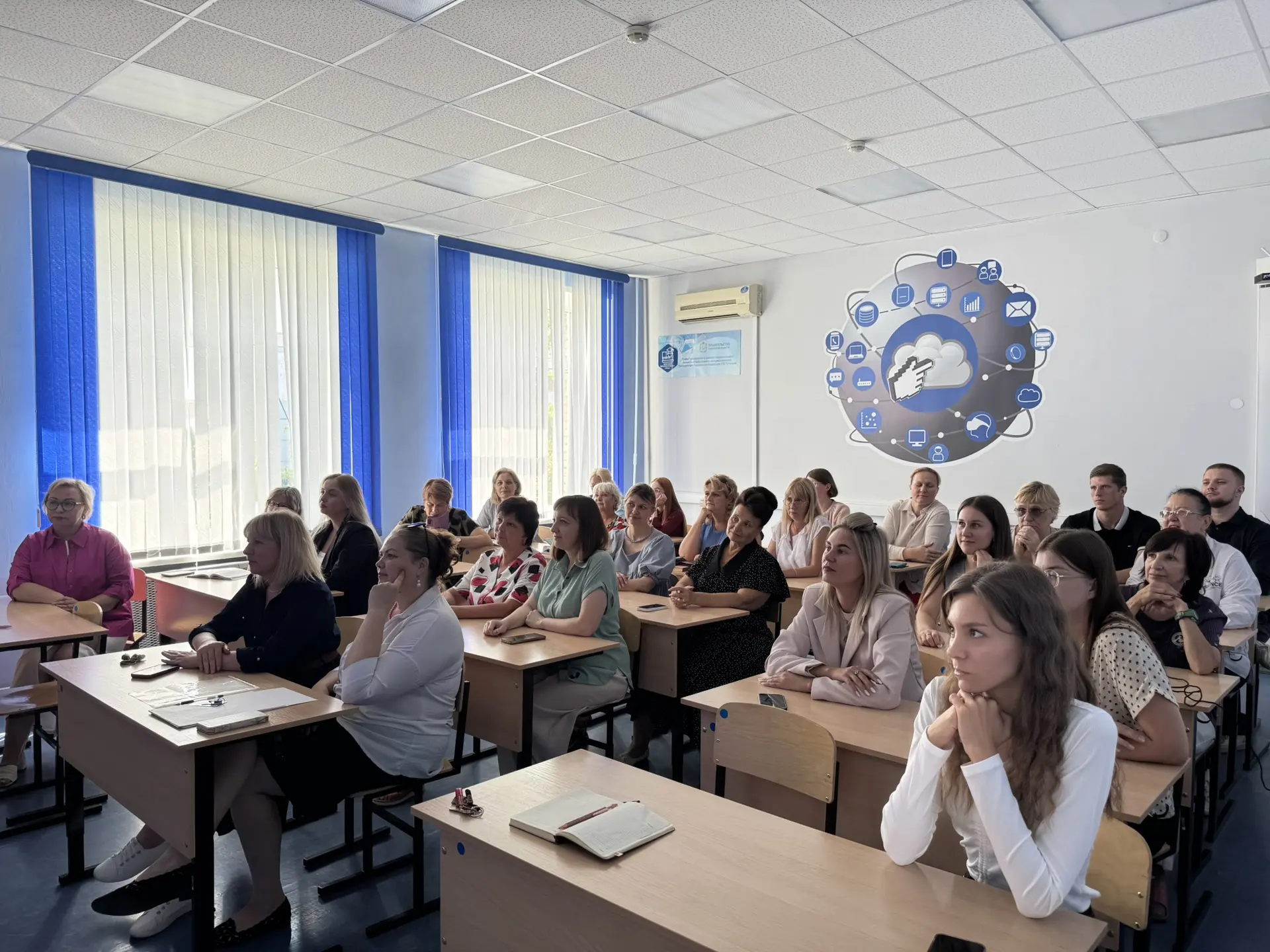 🎉 Августовская конференция позади, а значит, совсем скоро распахнутся школьные двери! 🎉