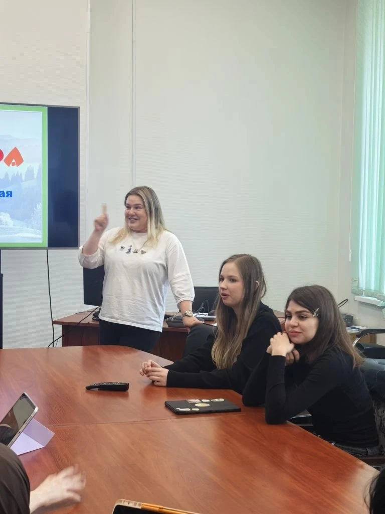 📖 В институте дефектологического образования и реабилитации состоялась викторина «Символы России и р