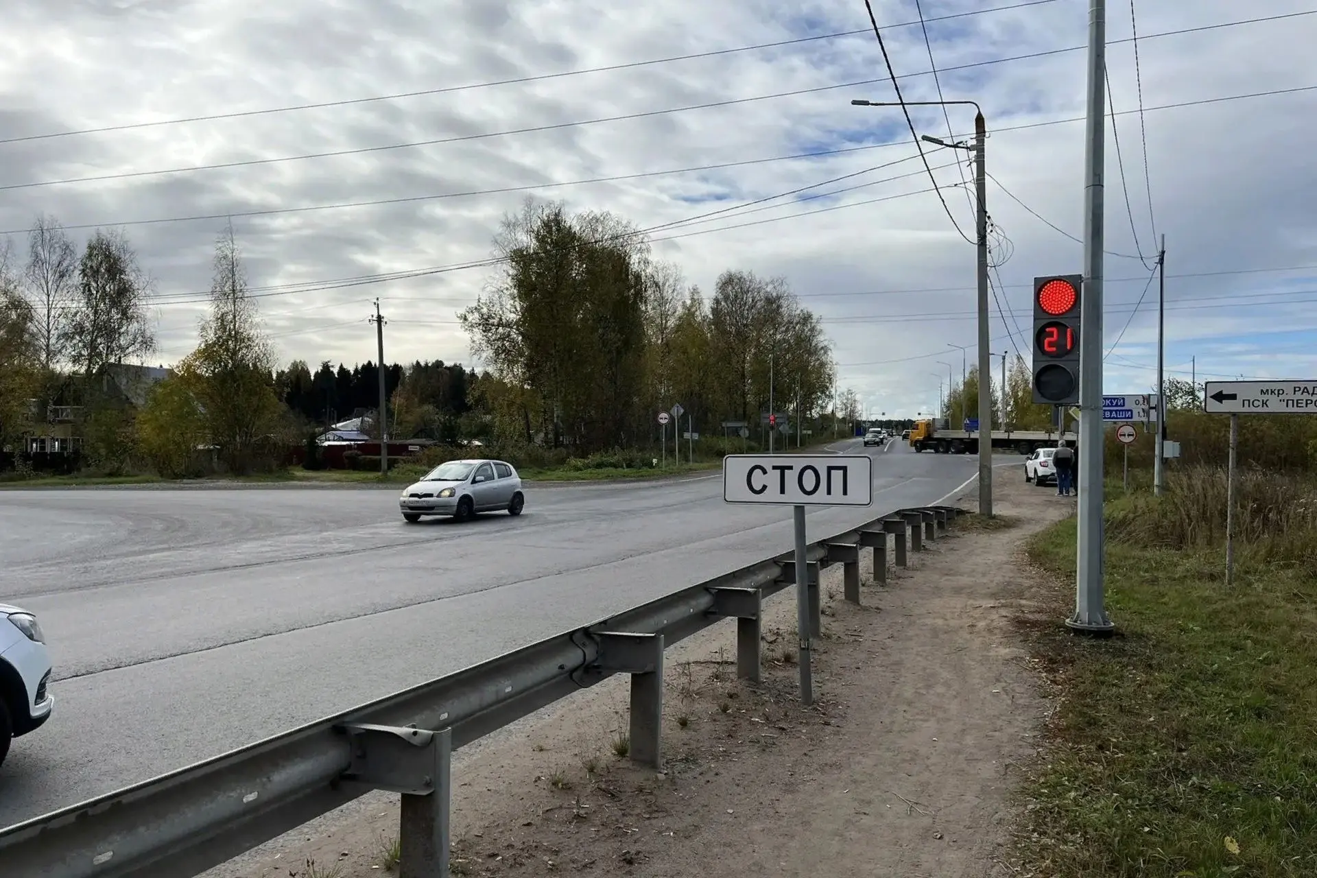 Светофор на повороте в Радужный с объездной дороги отрегулируют