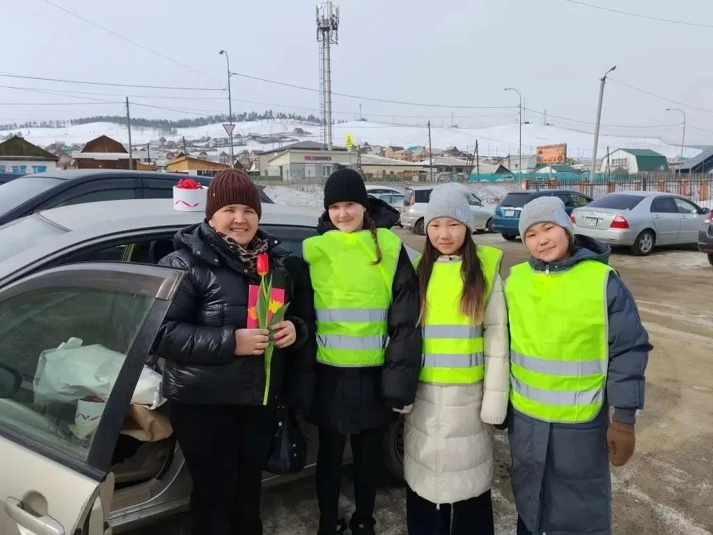 В преддверии самого красивого праздника Международного женского дня 8 марта отряд ЮИД под руководств
