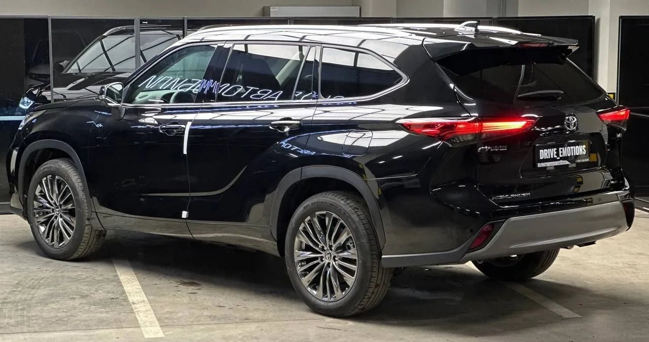 АКЦИЯ Toyota Highlander со скидкой 400.000   Стиль, комфорт и уверенность в каждой поездке Toyota Hi