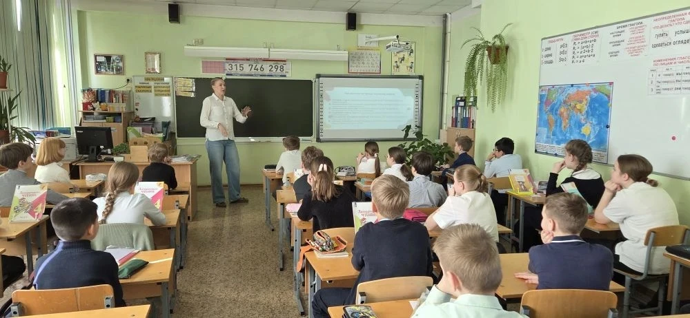 🌟 Удивительная встреча в 4 «Б»! 🌟  Сегодня наш классный час прошёл необычно и очень интересно! К нам