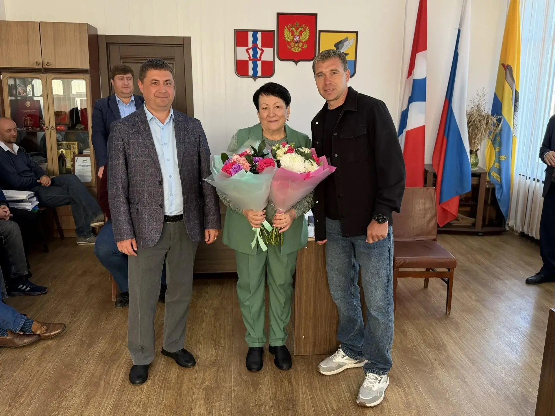 Сегодня коллектив администрации и Совета Оконешниковского района проводили на заслуженн...
