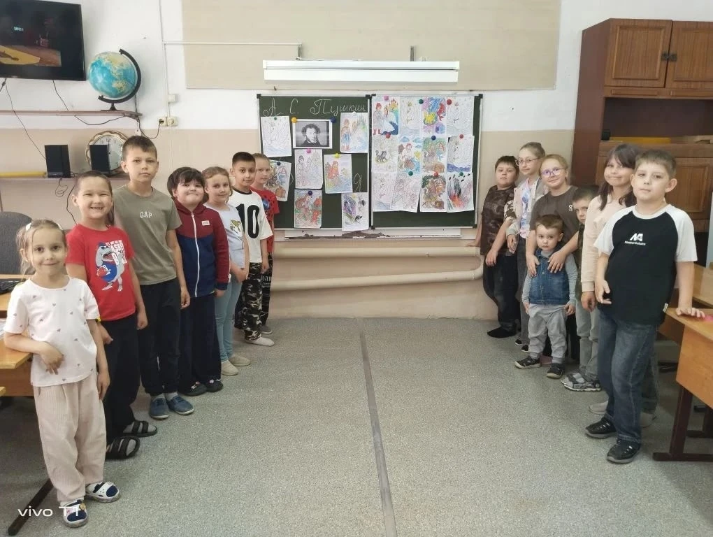 🇷🇺 День русского языка в нашем лагере прошёл «на ура»! 📚✨

Сегодня мы не просто учили правила, а 