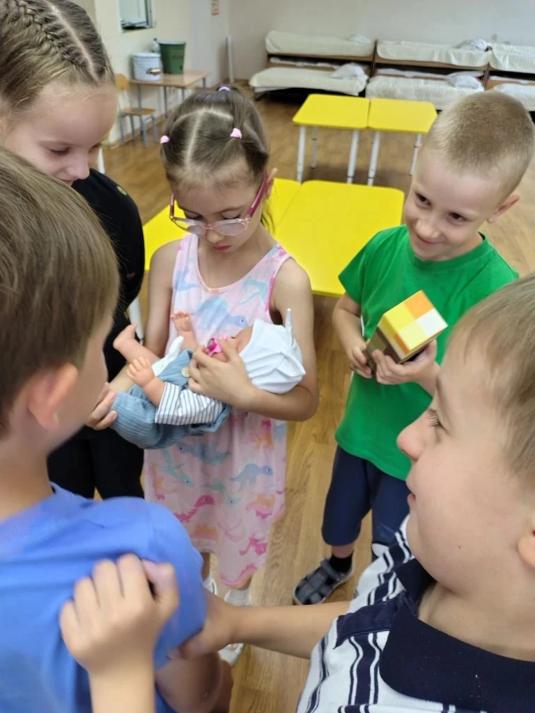 👶 День куклы в подготовительной группе "М": когда игрушки оживают...