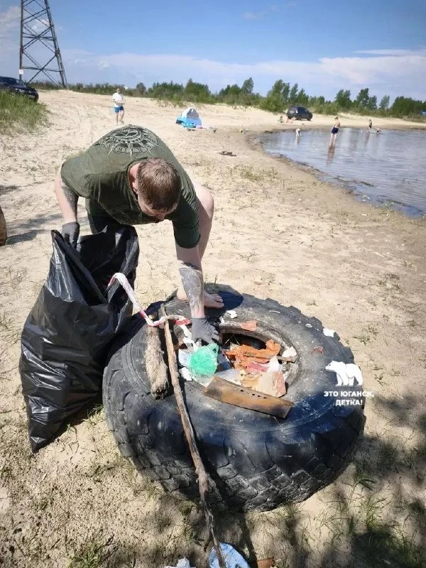 В честь Дня России один из наших подписчиков, замечательный человек, провёл небольшую уборку на пляж