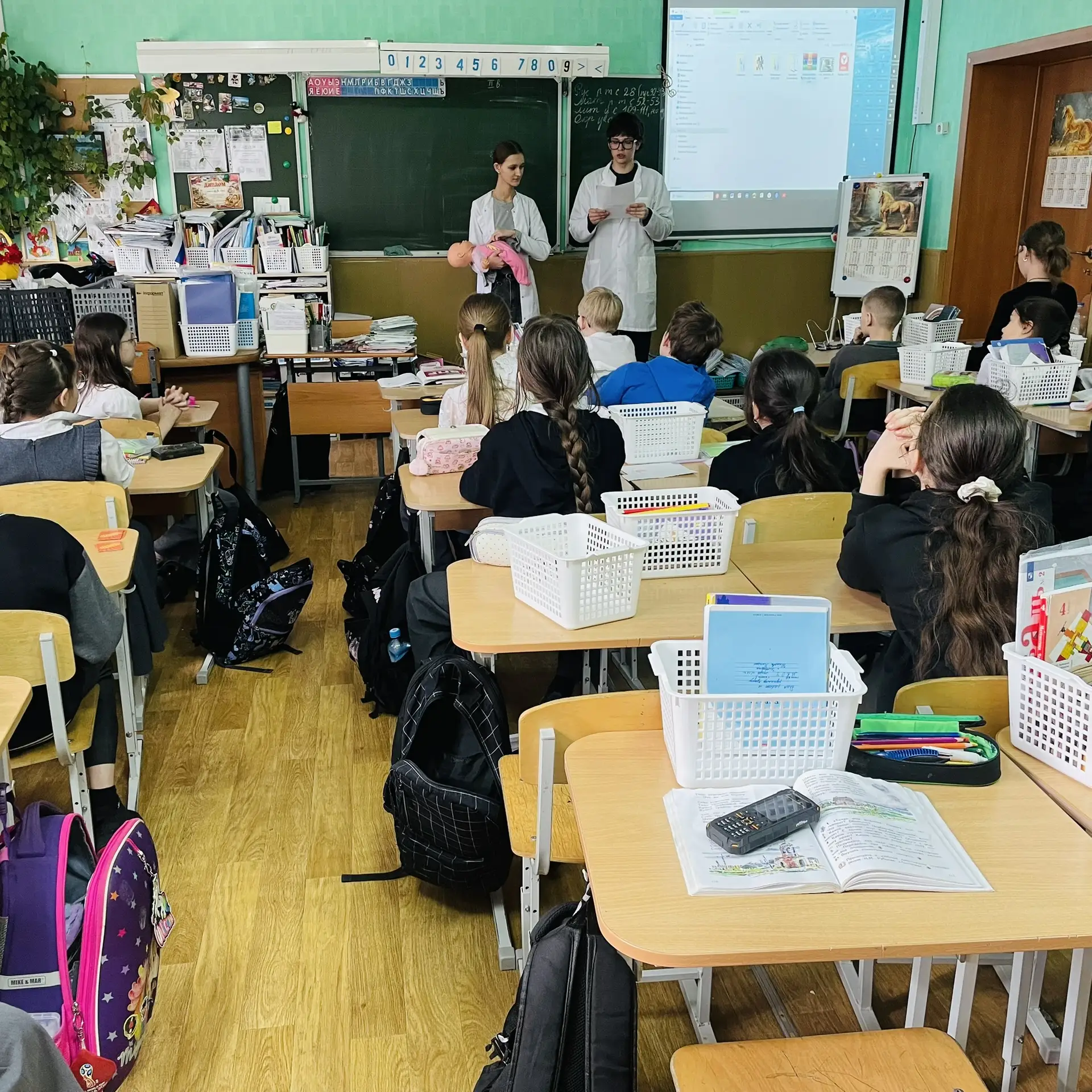 🌟 Важное событие в нашей школе!    ⛑️Сегодня команда Первые-102, состоящая из обучающихся химико-био