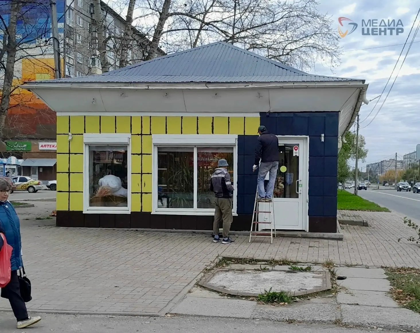 Был желтый - станет… в цвете нового городского дизайн-кода. На остановке «Юбилейная» пе...