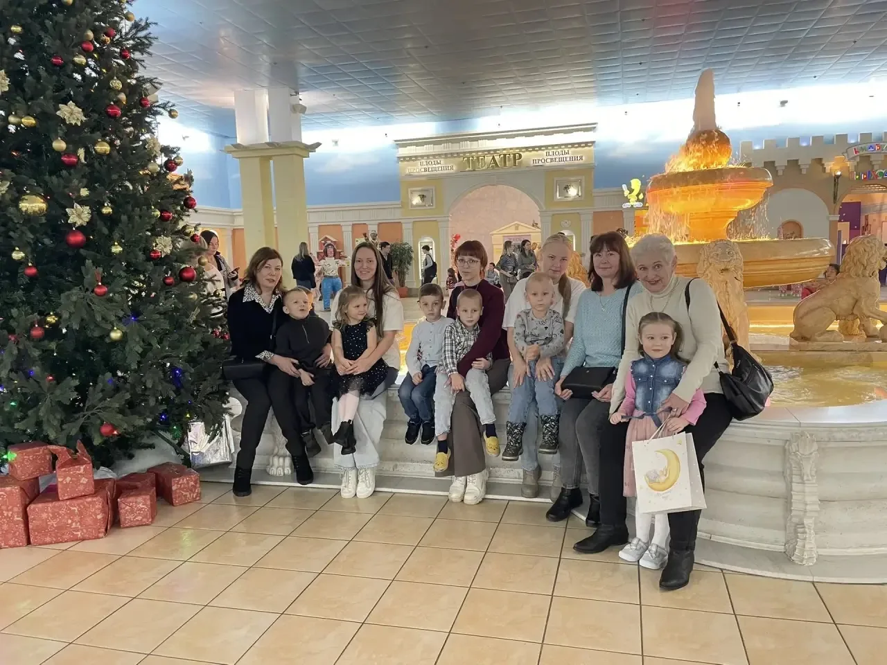 🎭 Недавно воспитанники второй младшей группы «Горошинки» вместе с родителями посетила ...