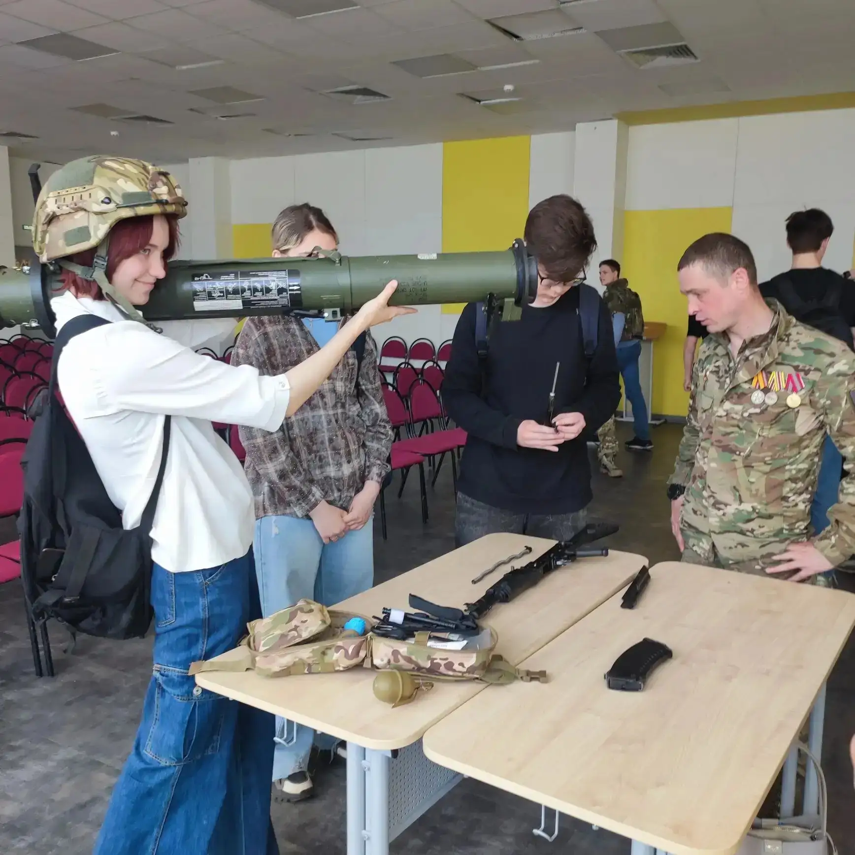 📌 18 мая в нашей школе прошел урок МУЖЕСТВА. Учащиеся 9"Б" и 9"Д" классов встретились с членами Ассо