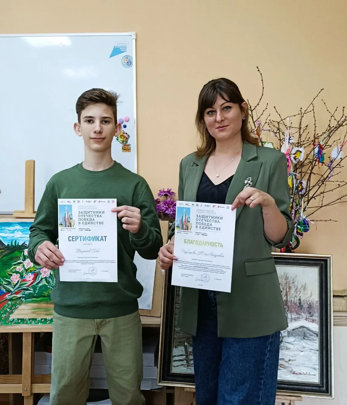 Обучающиеся Мангушской детской школы искусств — участники международного конкурса рисунков
«Защитник