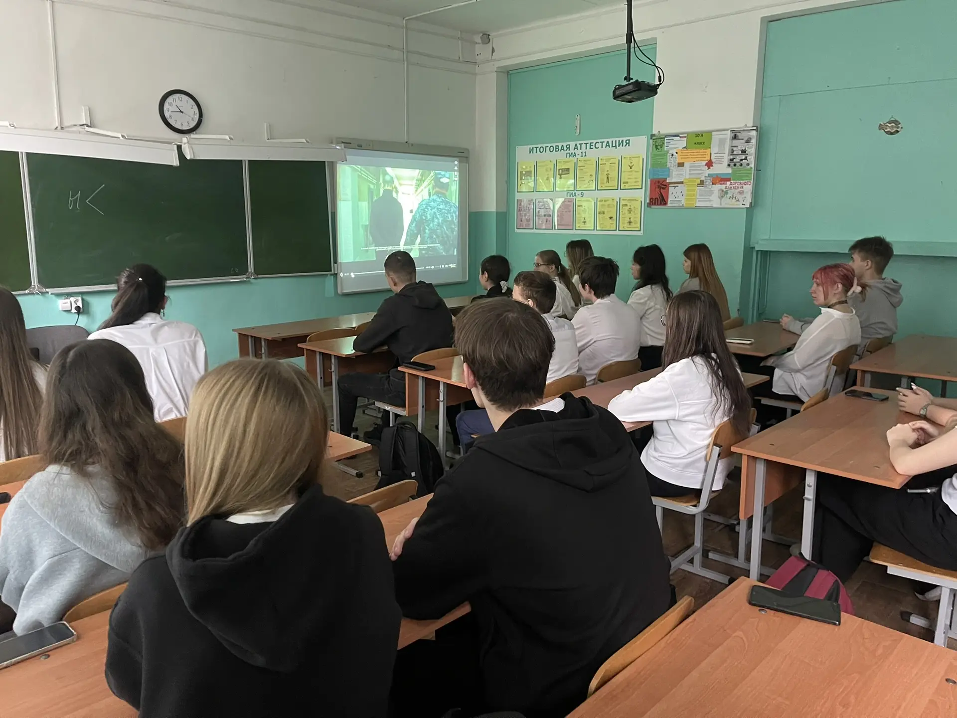 Просмотр документального фильма «Предательство» (12+)  Уважаемые родители! Безопасность детей — в на
