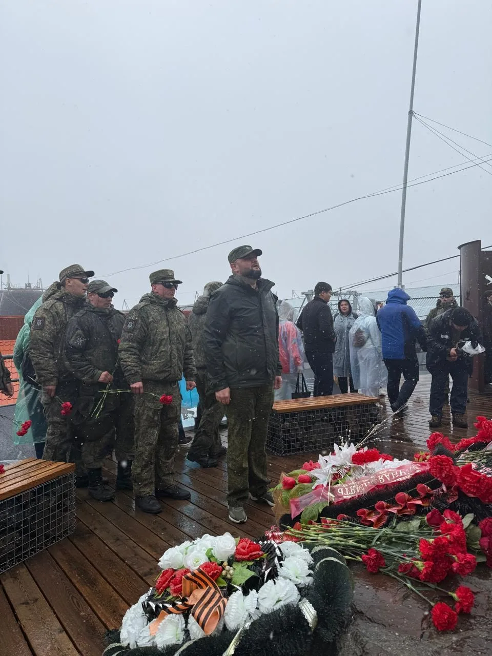 В День Государственного флага России сотрудники управления почтили память защитников От...