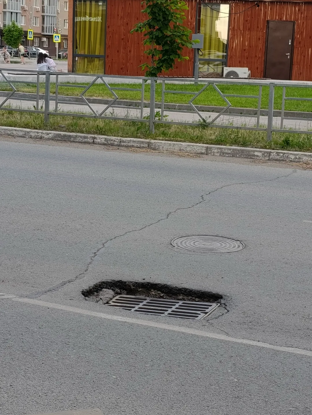 Юг-1, остановка "Пятерочка".