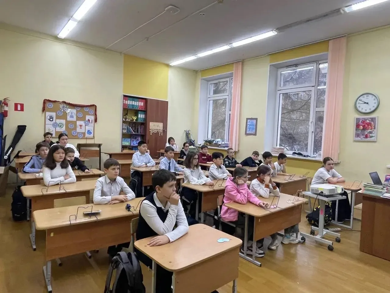 💥ТРИ КОРПУСА — ОДНА ДРУЖНАЯ ШКОЛА  Наша школьная семья открыла двери сразу в трёх корпусах — на Боль