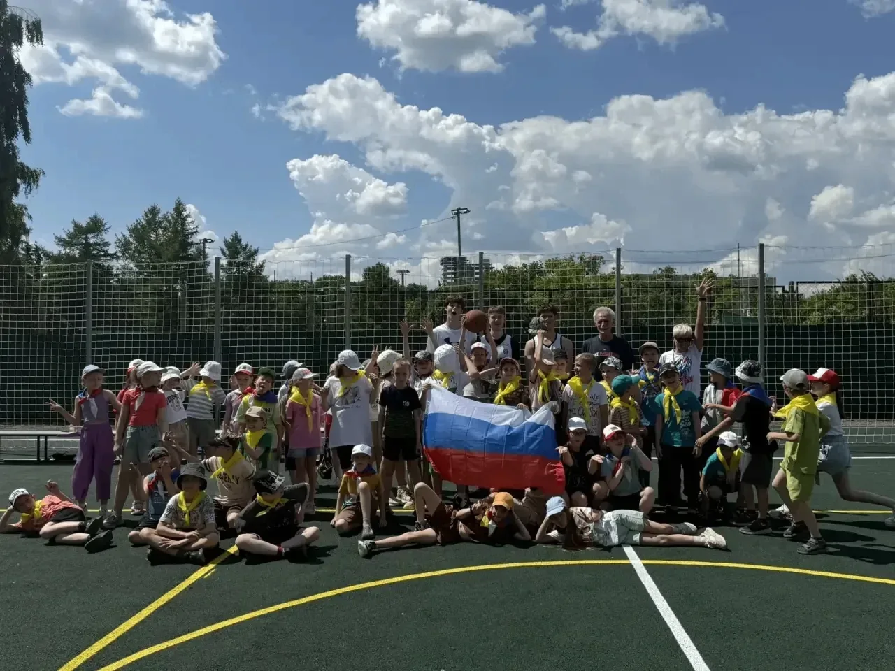 🇷🇺В детском пришкольном лагере при школе № 95 прошёл спортивный праздник
