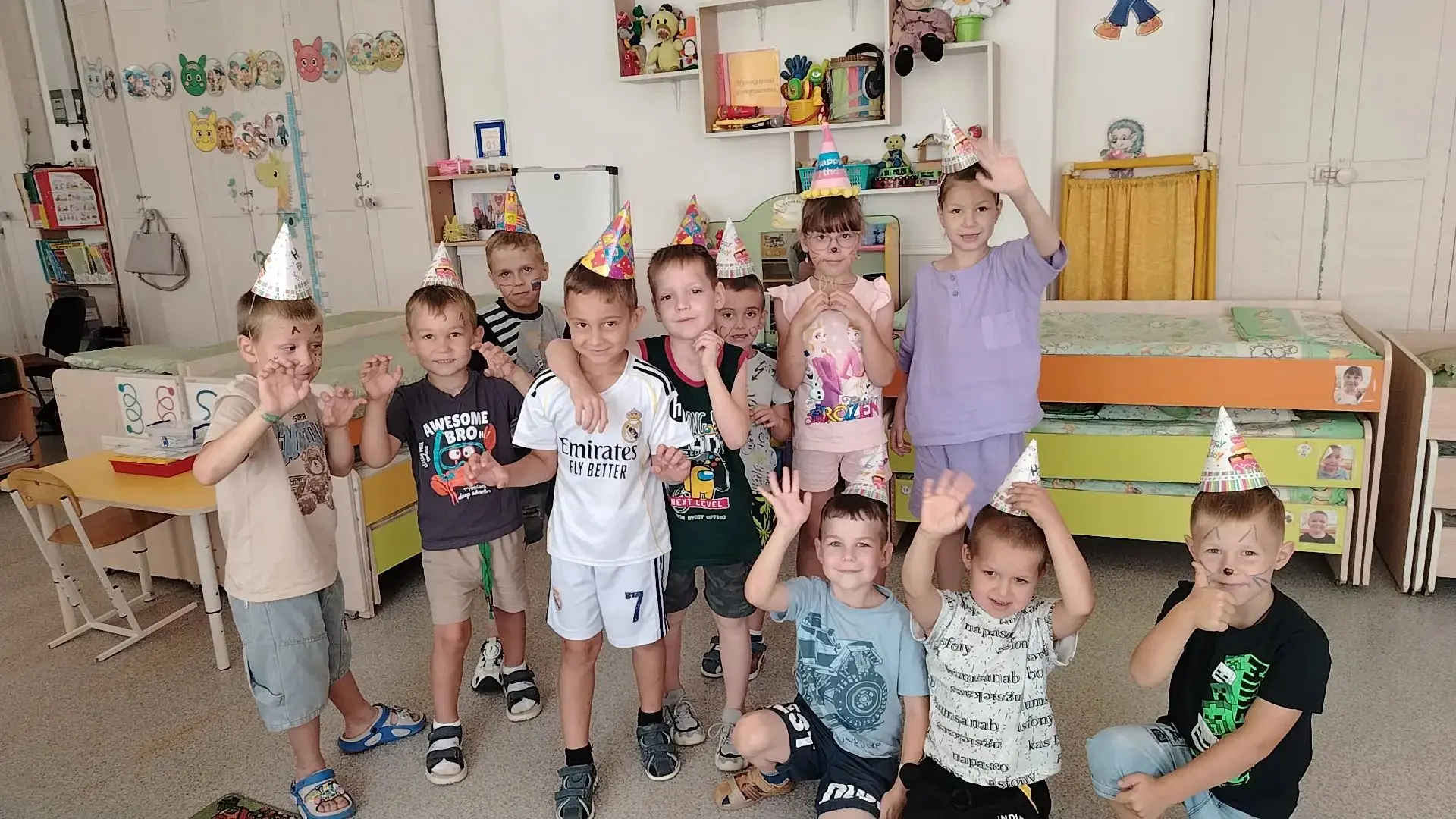 🥳 Сегодня в старшей группе мы отмечали день рождения замечательной Дарьи!

День рождения можно назв