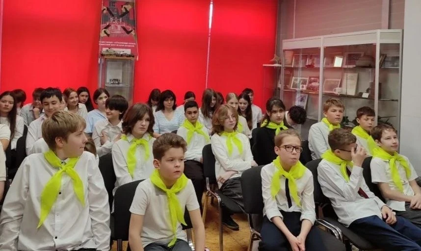Активисты комплексного школьного музея «Из прошлого в настоящее» в Международный день музеев провели