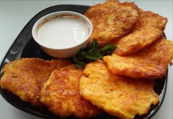 МОРКОВНО-КАБАЧКОВЫЕ ОЛАДЬИ С СЫРОМ
