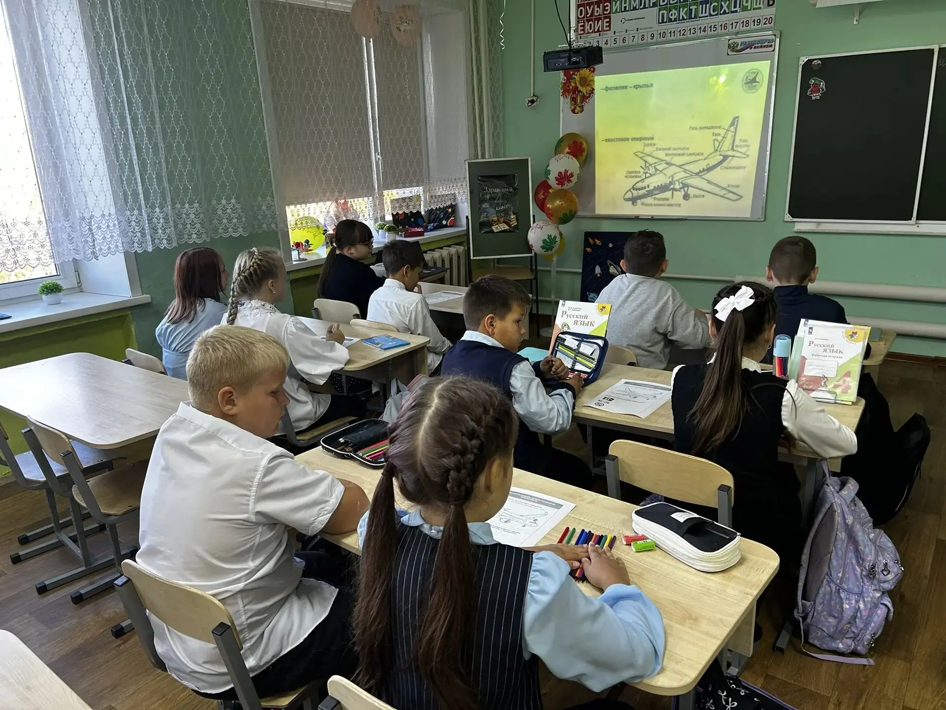 Утро понедельника 14 сентября МБОУ СОШ №1 г.Сковородино началось с традиционного поднят...