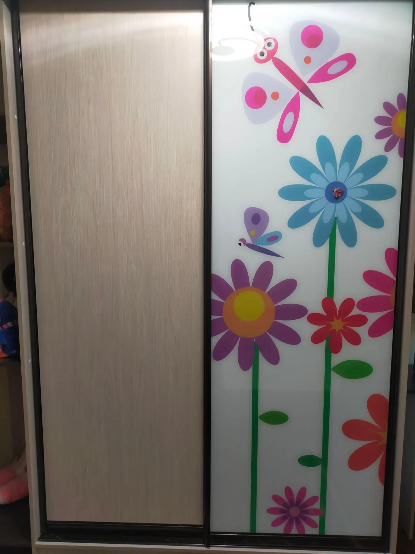 Продается кровать 170см#90см с местом для хранения и шкаф-купе 238см#155см#60см. Тел.89...