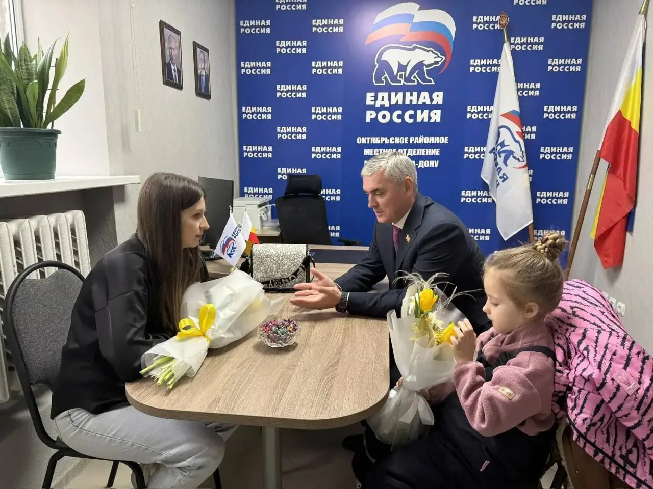 "Особые слова поздравления с 8 марта адресую женщинам, чьи мужья и сыновья в эти дни на...