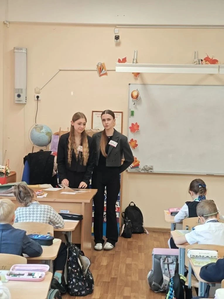 ❗️Всем привет❗️Мы - 10В класс.  Мы очень разные, но очень дружные. Мы активные и веселые. Любим теат
