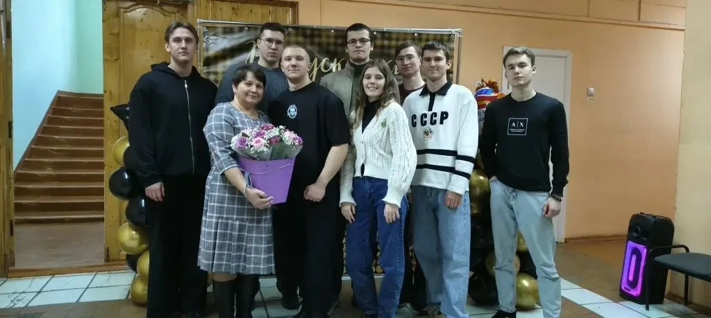 ВЕЧЕР ШКОЛЬНЫХ ДРУЗЕЙ   🧑‍🎓 В субботу в школе прошёл тёплый и душевный вечер встречи выпускников.  ❤