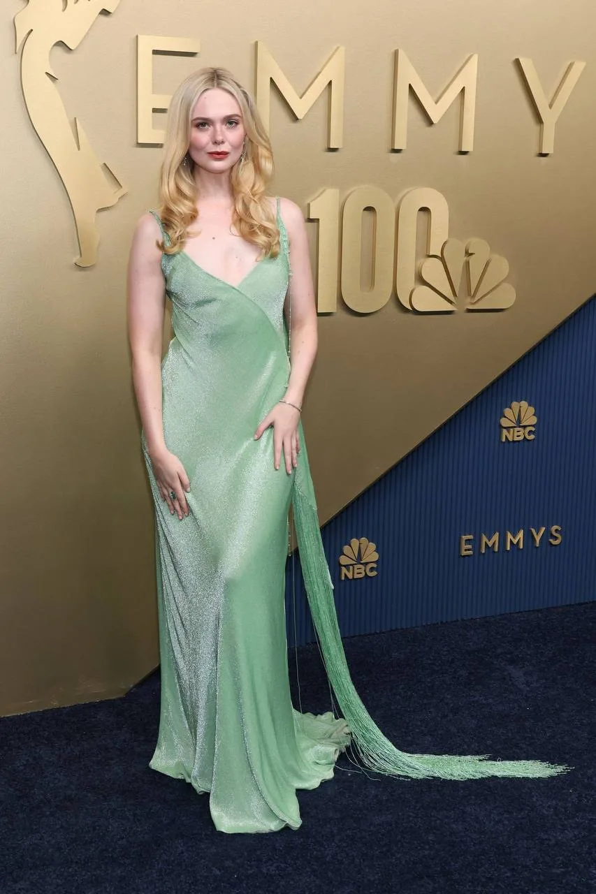 Девчонки, выбираем лучший образ с 78-ой премии «Emmy» 🏆