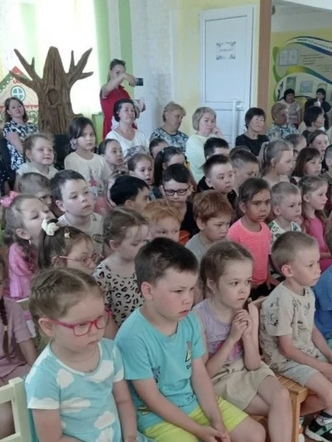 20 мая воспитанники Детской школы искусств города Волжска, в рамках инициативы "Дети детям", подарил