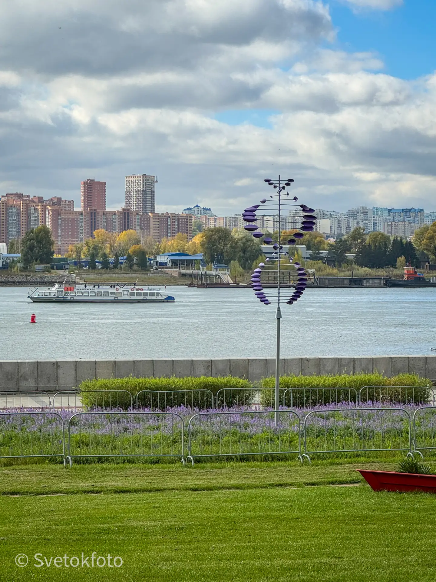 Последний день сентября на Михайловской набережной, Новосибирск.